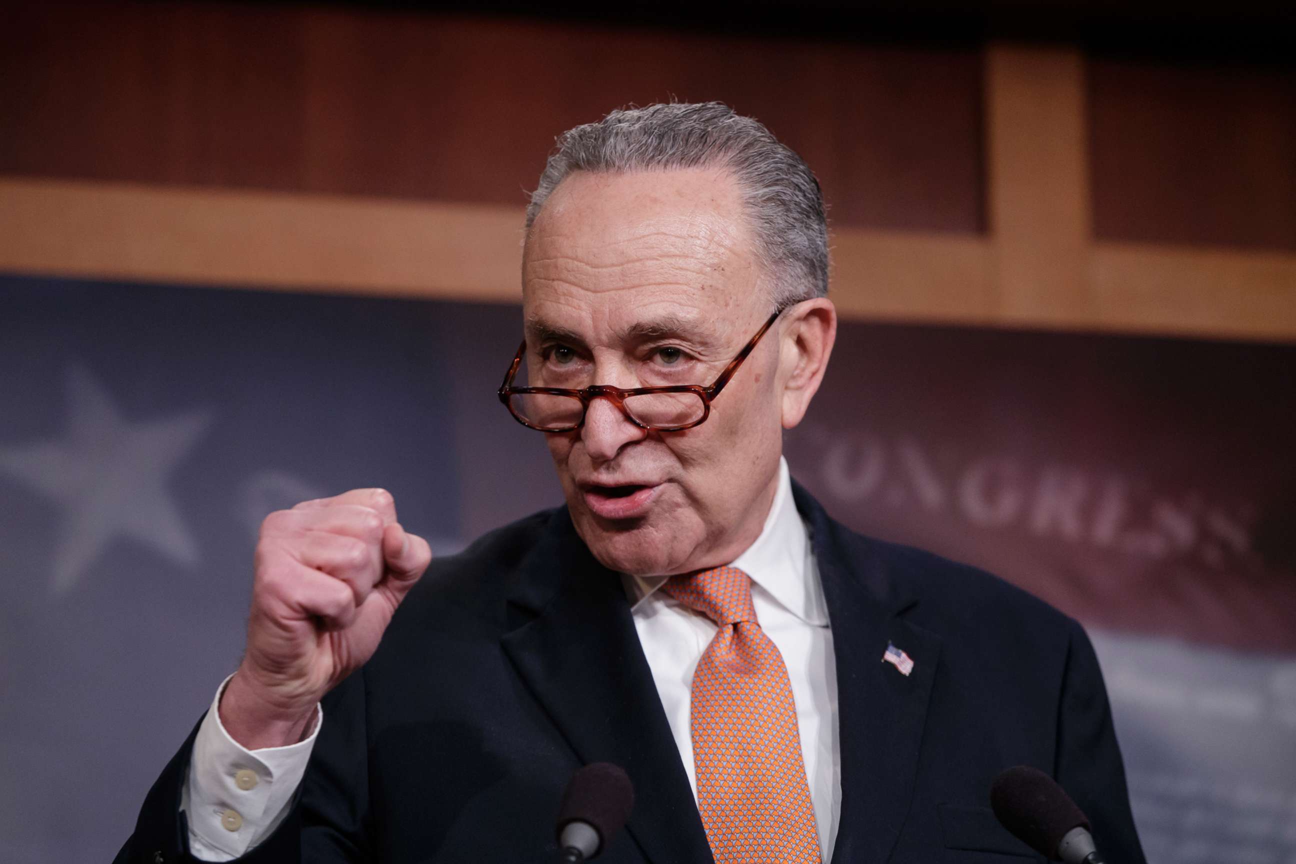 PHOTO: Senate Minority Leader Chuck Schumer, explains to reporters how his negotiations with President Donald Trump broke down during this press conference on Jan. 20, 2018. 