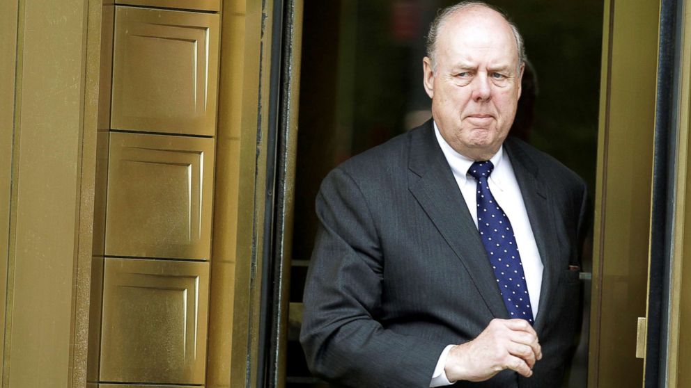 PHOTO: Lawyer John Dowd exits Manhattan Federal Court in New York, U.S. on May 11, 2011.