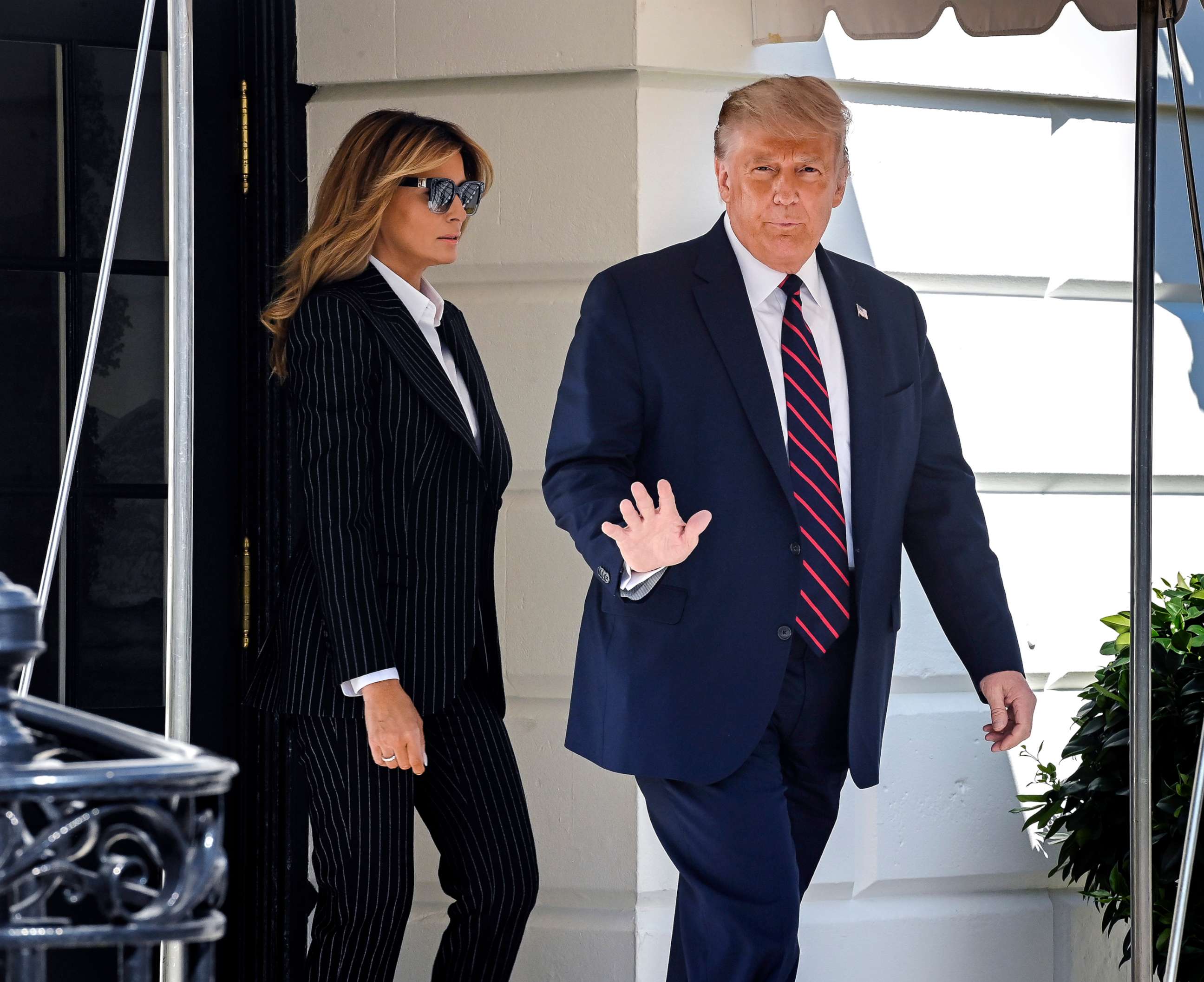 PHOTO: President Trump, en route to Cleveland for the first televised debate with opponent Joe Biden, departs the White House with First Lady Melania, Sept. 29, 2020. 