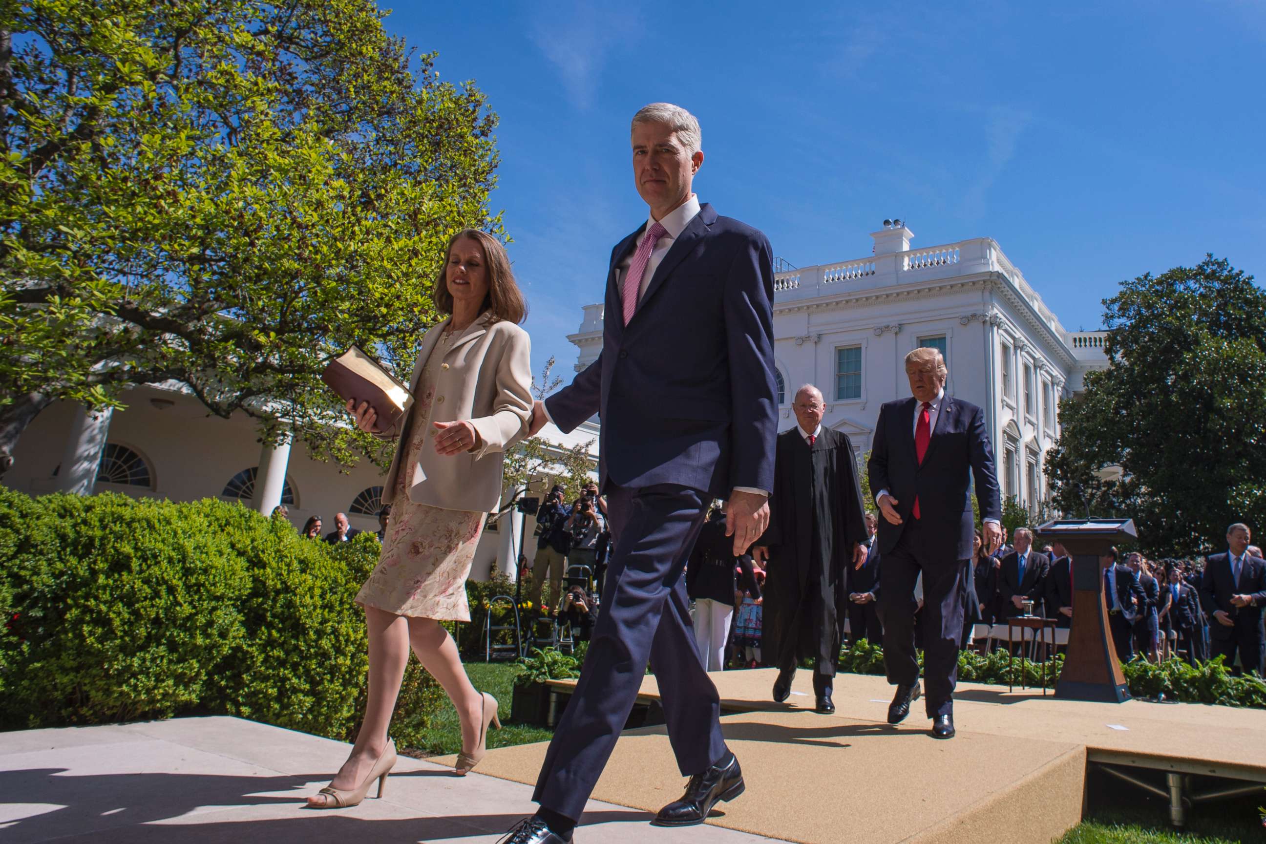 PHOTO: Supreme Court Justice Neil Gorsuch, with his wife Louise, President Trump and Associate Justice Anthony Kennedy after Gorsuch took the oath of office during a ceremony in the Rose Garden of the White House, April 10, 2017.