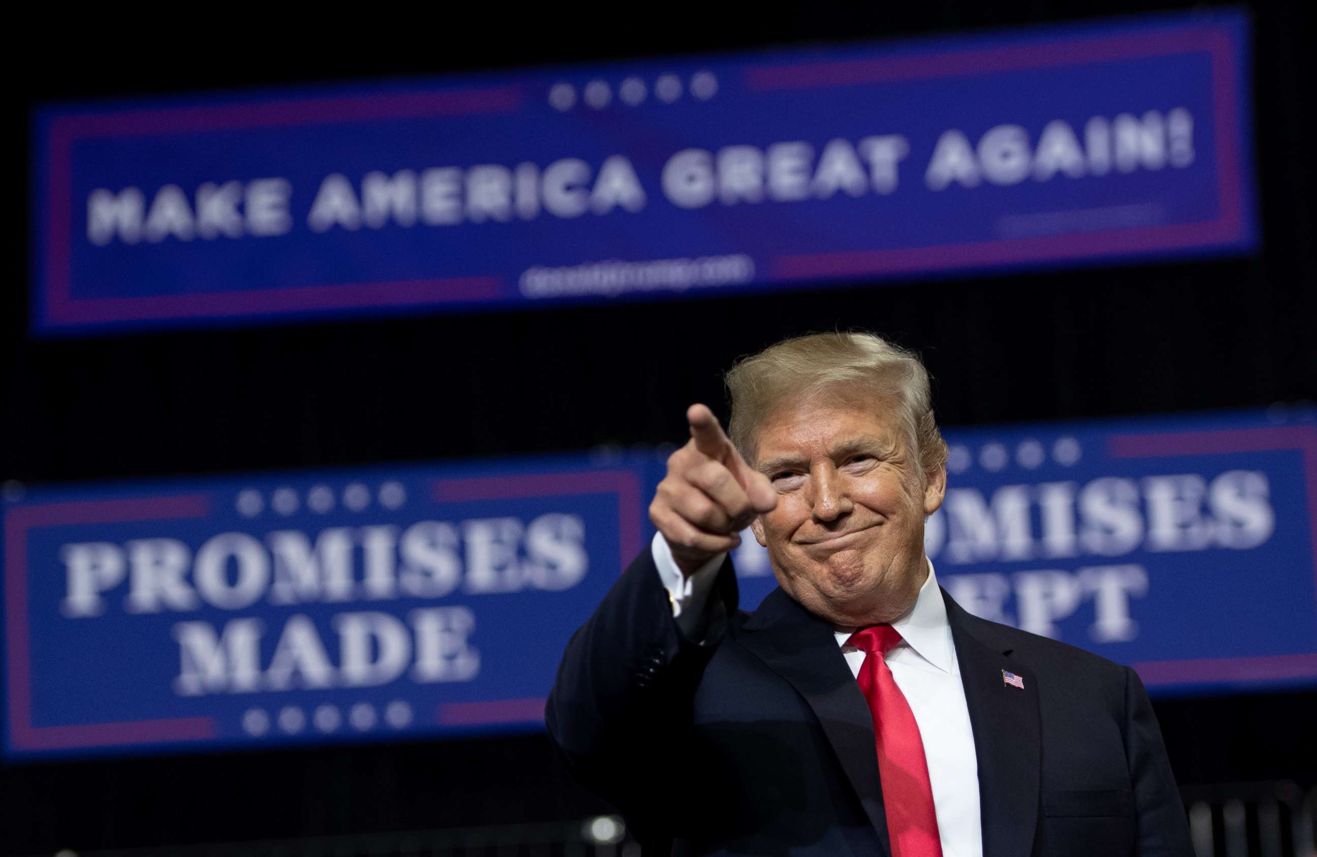 PHOTO: President Donald Trump greets the crowd during a campaign rally in Tampa, Fla., on July 31, 2018.