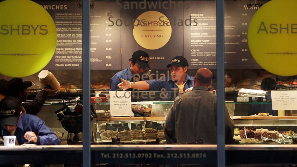 PHOTO: Restaurant employees at work in a restaurant in Manhattan on March 6, 2015 in New York City. The Department of Labor has also ruled that restaurants or other businesses can use tips however they like, all long as all workers are paid minimum wage.
