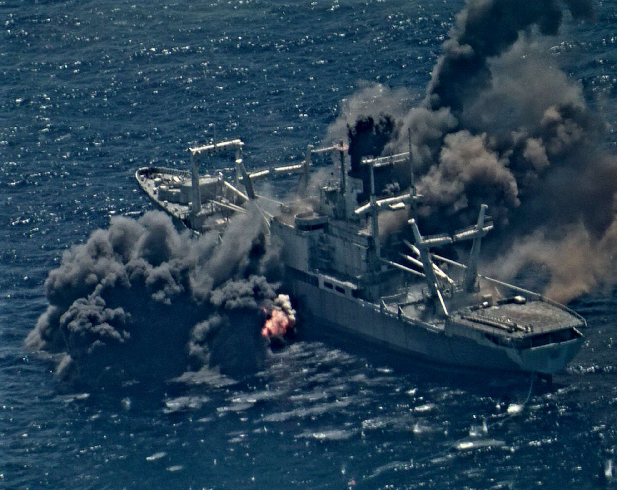 美军击沉美国最后一艘佩里级护卫舰 动用一款新武器_手机新浪网