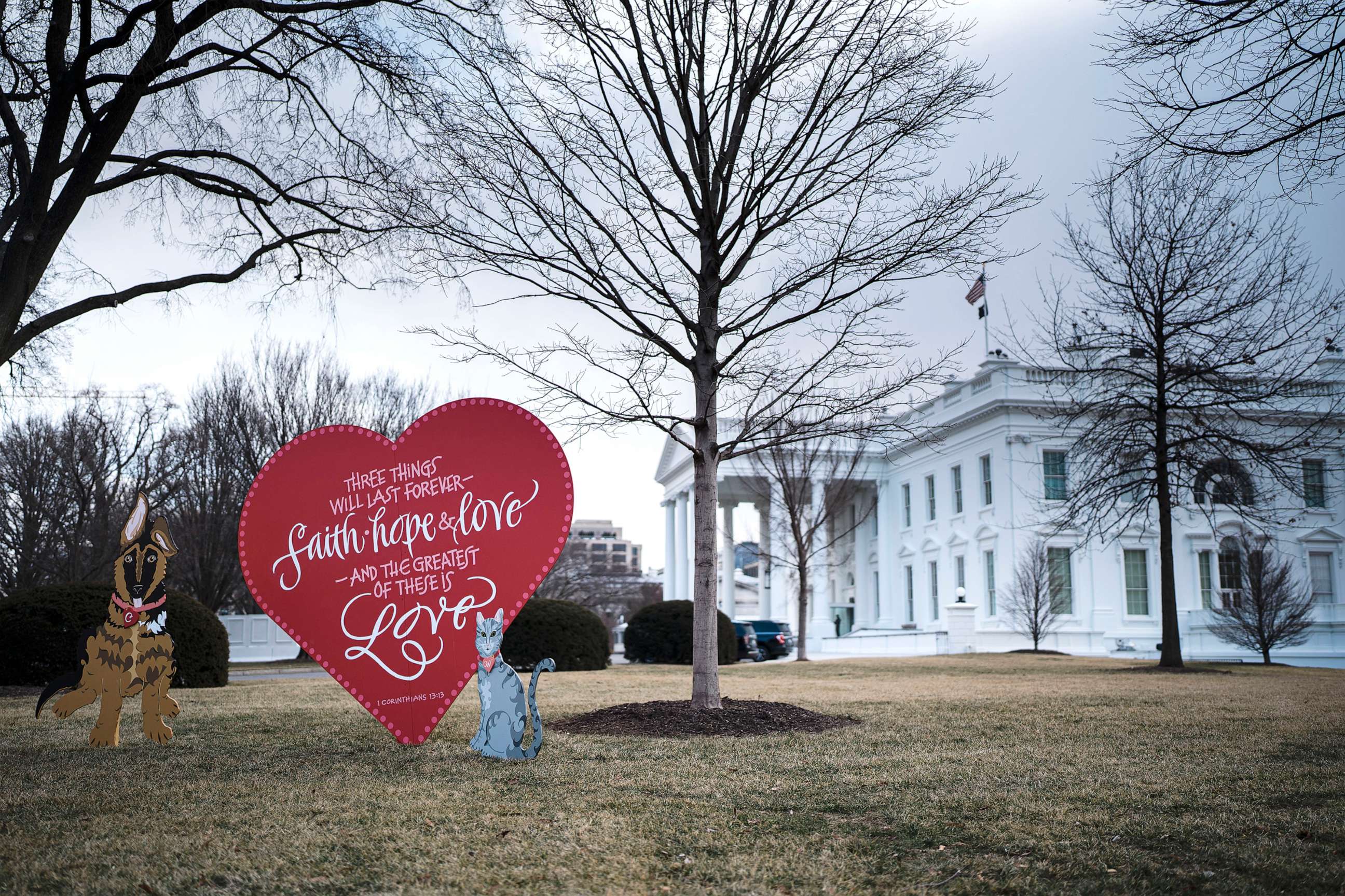 PHOTO: A Valentine sits out on the lawn of the White House, Feb. 14, 2022.
