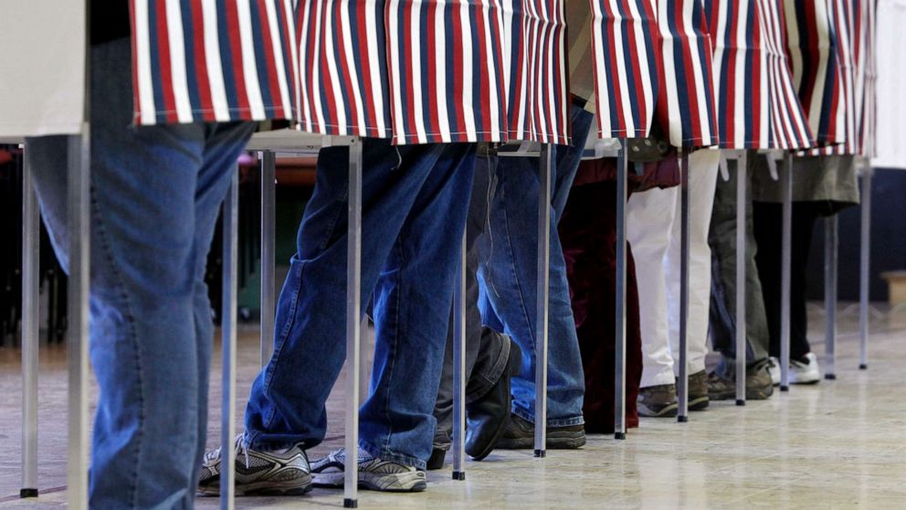 PHOTO: Voters fill the polling booths in Montpelier, Vt., Nov. 6, 2012.