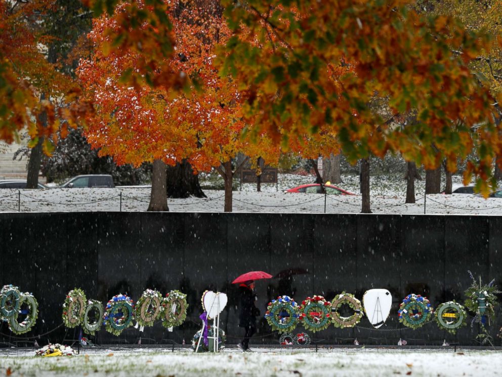 PHOTO: A visitor to the Vietnam Veterans Memorial during an early snowfall in Washington, D.C., Nov. 15, 2018.