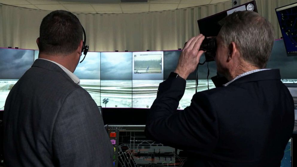 PHOTO: In Houston, United Airlines has launched its own virtual ramp control tower to quickly move passengers aboard their planes to and from the taxiway.