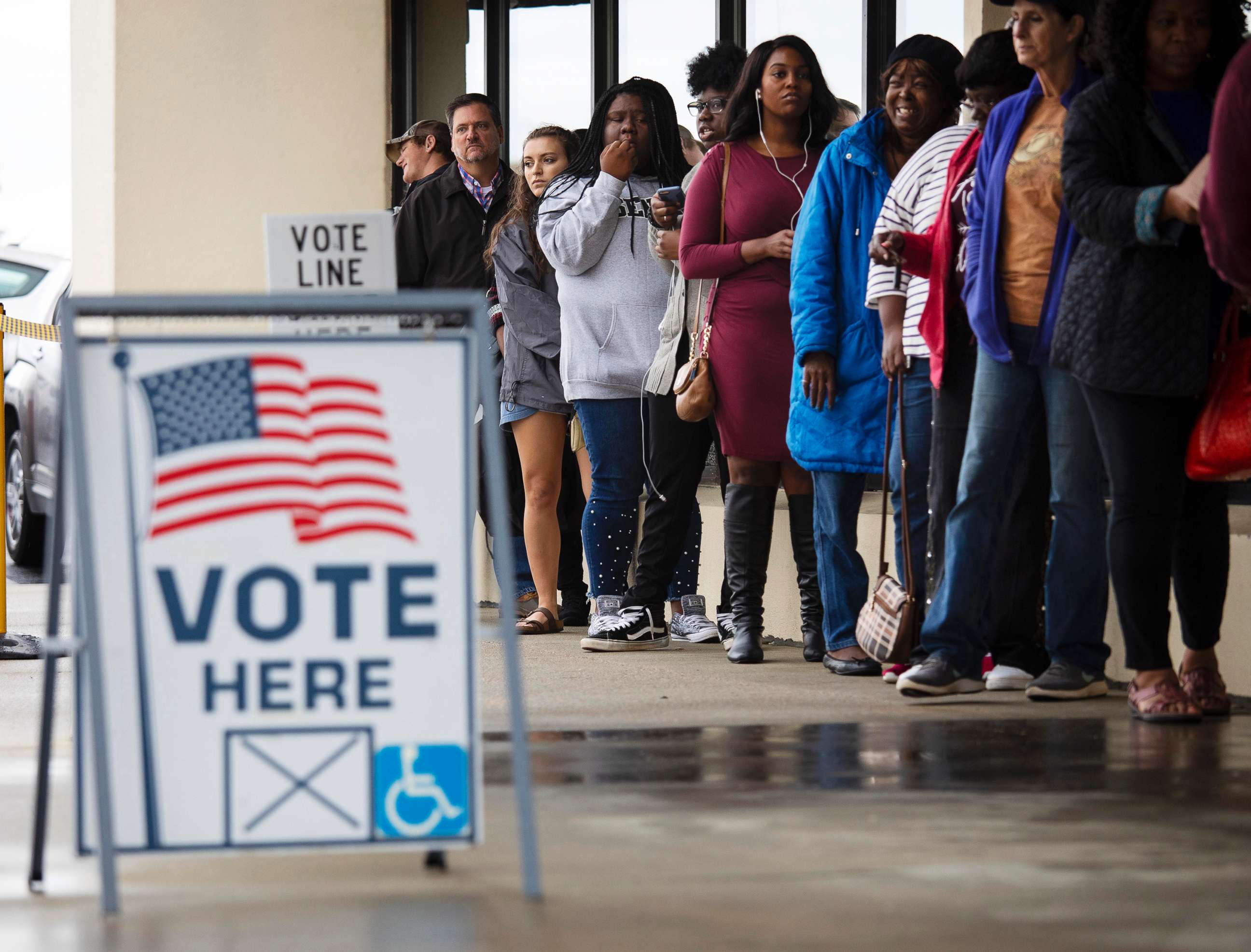 PHOTO: Voters line up to cast their ballots  early in Macon, Ga., Nov. 2, 2018.