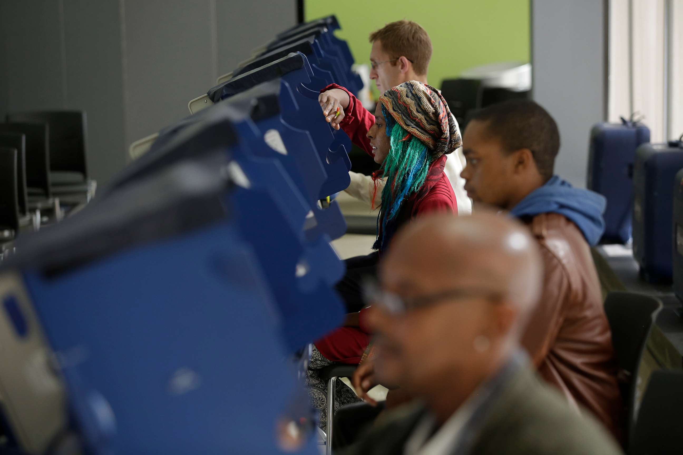 PHOTO: Voters cast their ballot during early voting at a polling station in Chicago, Oct. 31, 2016.