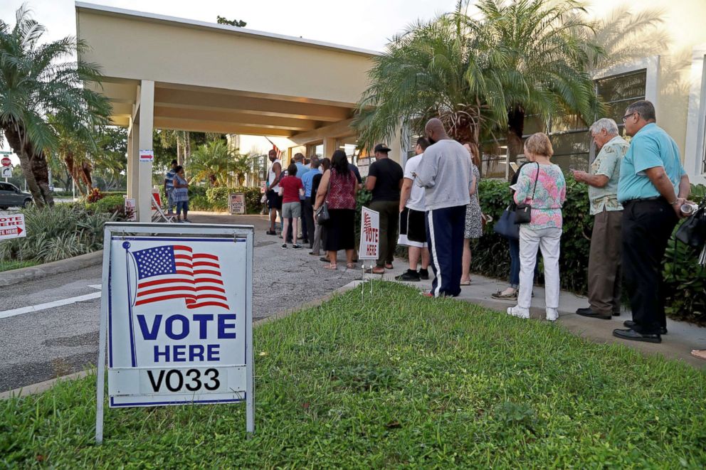 PHOTO: Voters in Hollywood, Fla., line up as the polls open at David Park Community Center, Nov. 6, 2018.