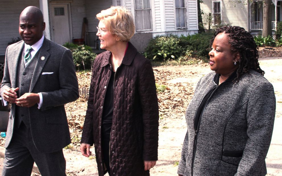PHOTO: Greenville, Miss. Mayor Errick Simmons, 2020 Democratic presidential candidate Sen. Elizabeth Warren and Mable Starks, former CEO Mississippi Action for Community Education,in Greenville, Miss., March 18, 2019. 
