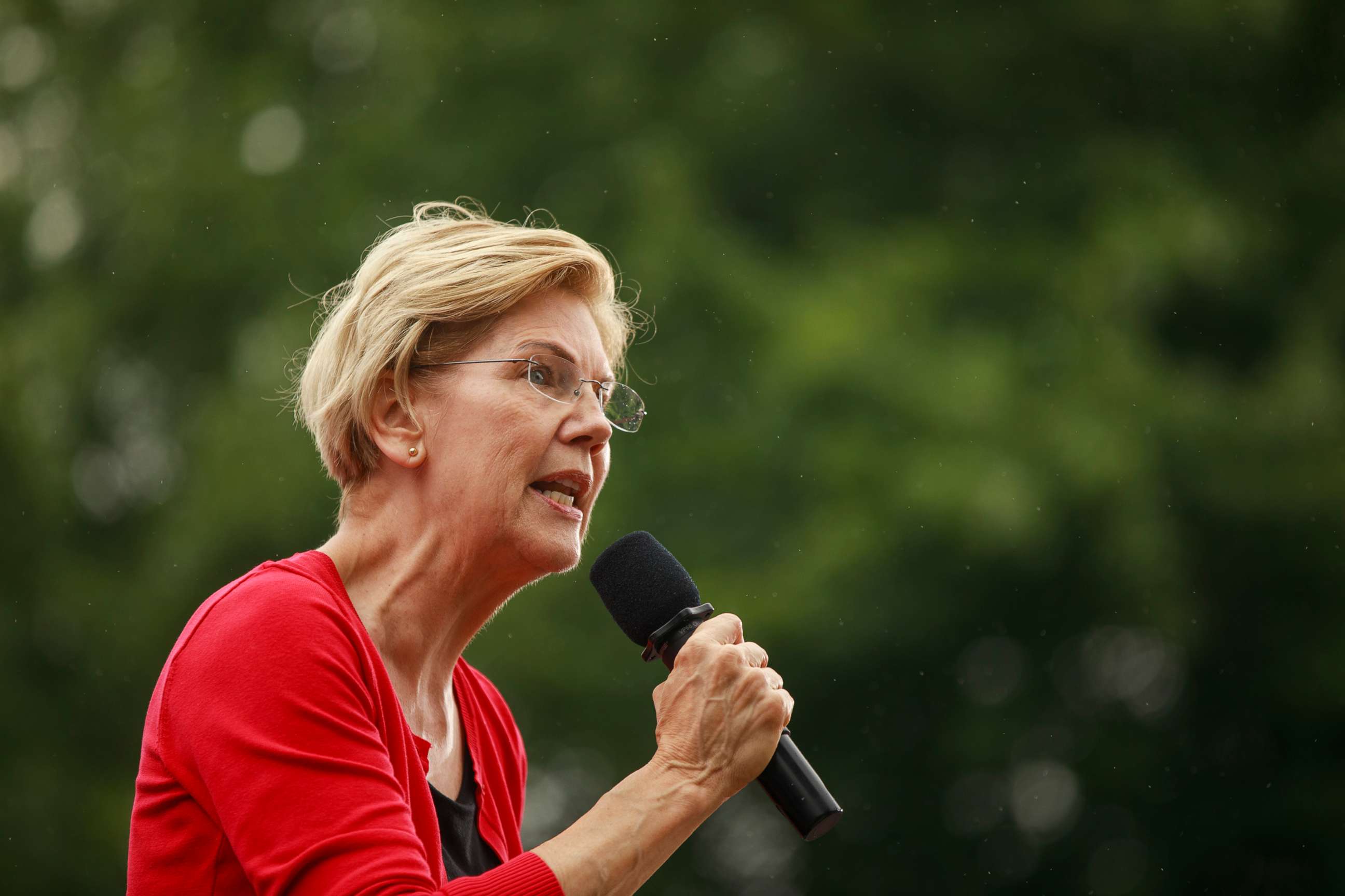 PHOTO: Senator Elizabeth Warren speaks during the Polk County Steak Fry at the Water Works Park in Des Moines, Iowa, Sept. 21, 2019.