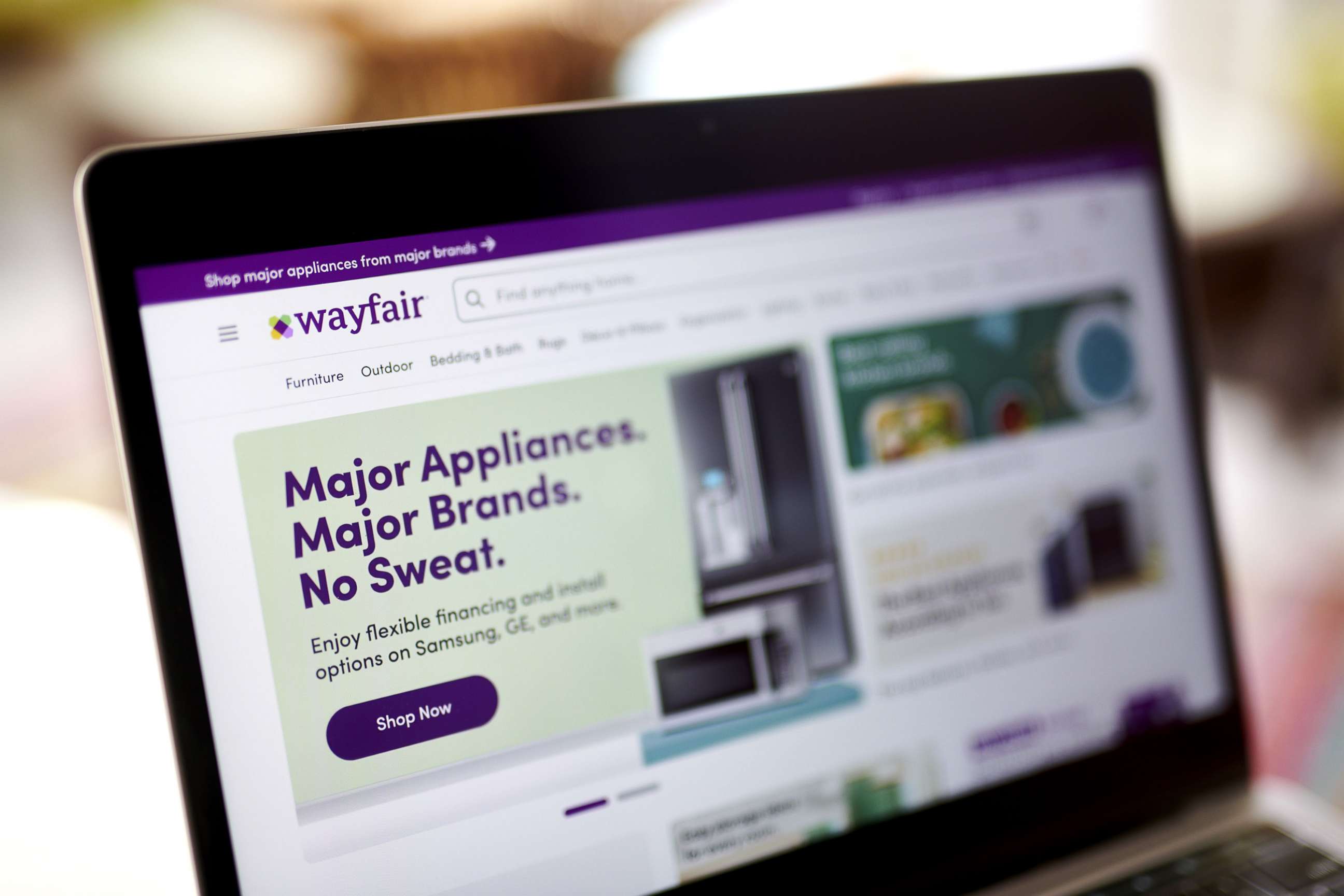PHOTO: The Wayfair Inc. website is displayed on a laptop computer on Feb. 18, 2021.