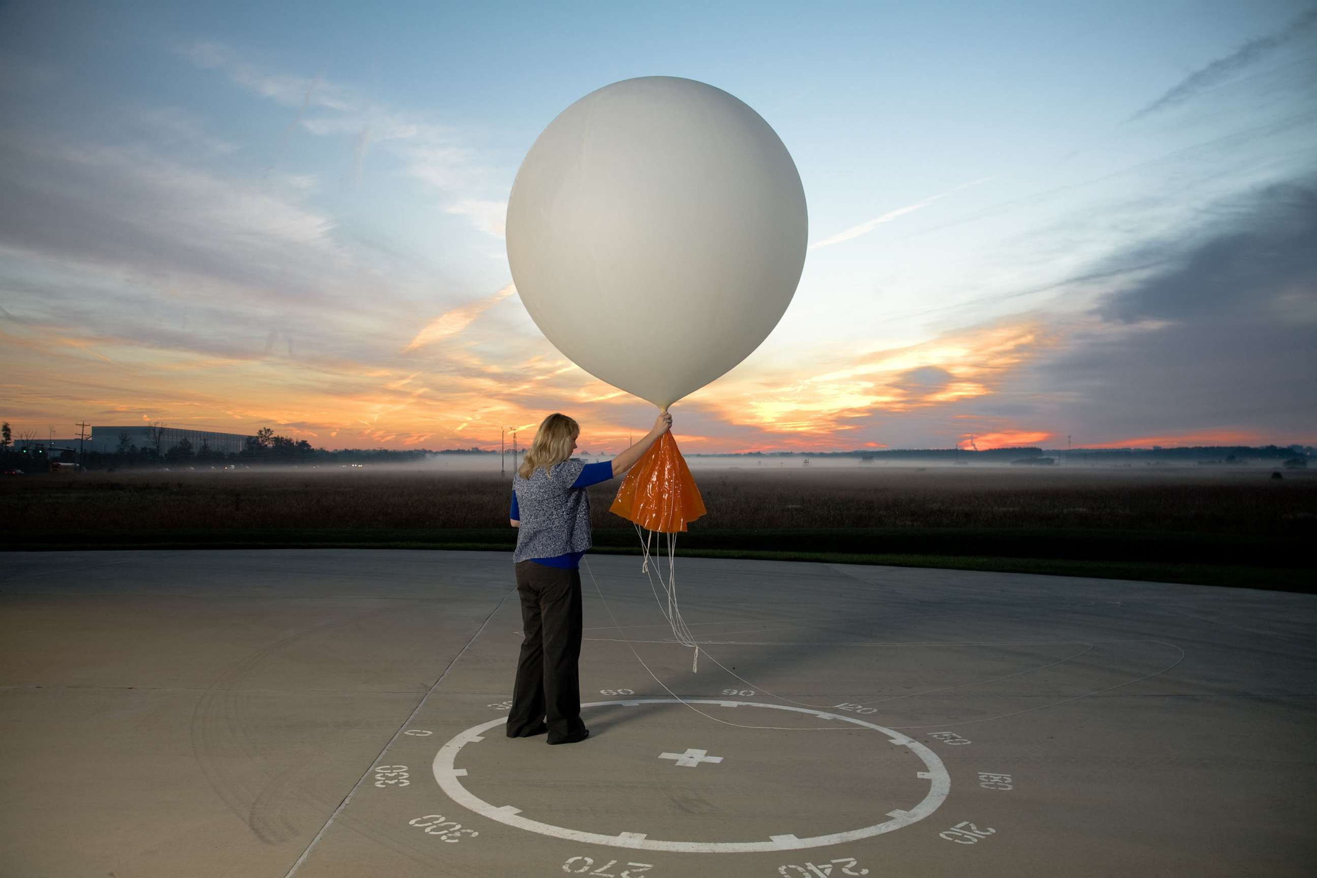 PHOTO: Meteorologist, Carrie Suffern prepares to release a weather balloon at the National Weather Service Headquarters, Oct. 1, 2012, in Sterling, Va.