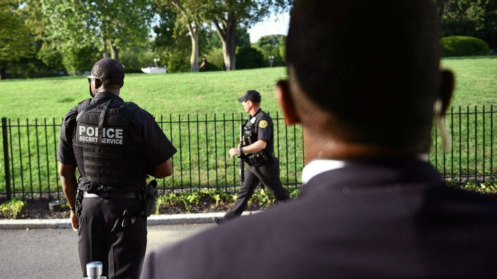 PHOTO: Members of the US Secret Service take up position outside the Brady Briefing Room as the White House is locked down, Aug. 10, 2020.