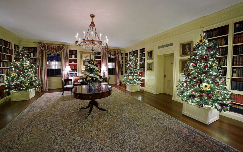 PHOTO: The Library is adorned with holiday decorations at the White House, Nov. 30, 2020.