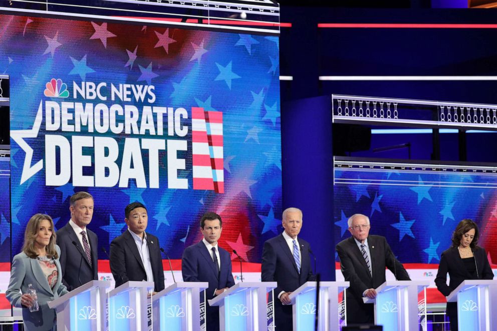 FOTO: Kandidat presiden dari Partai Demokrat ikut serta dalam malam kedua debat presiden pertama dari Partai Demokrat, 27 Juni 2019, di Miami.