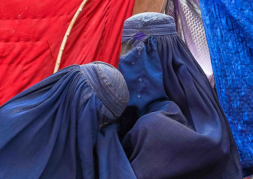 PHOTO: Internally displaced families from northern provinces, who fled from their homes due to the fighting between Taliban and Afghan security forces, take shelter in a public park in Kabul, Afghanistan, Aug. 14, 2021.