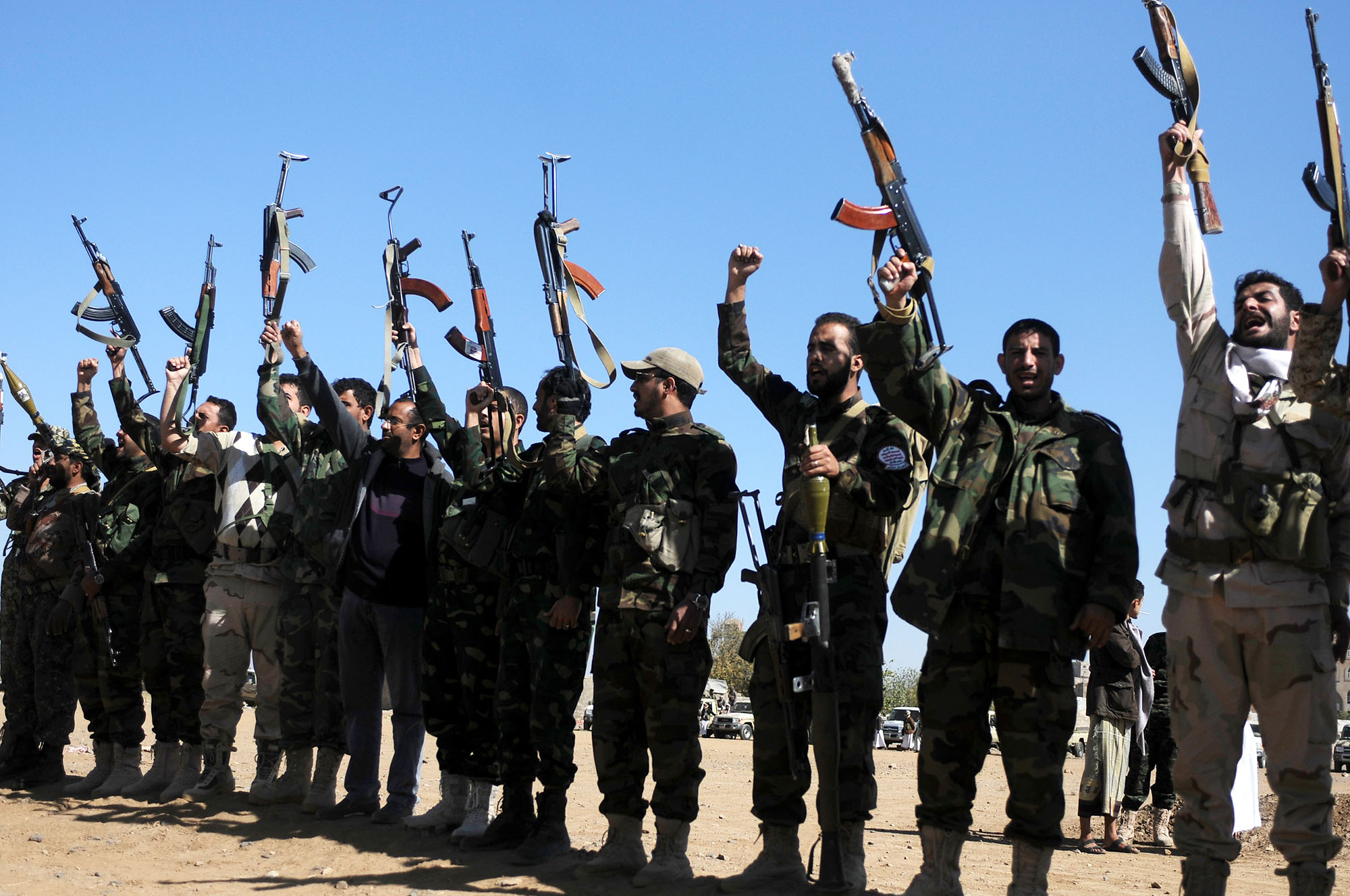 PHOTO: Houthi fighterstake part in a tribal gathering to reinforce front lines where they fighting against forces of the internationally recognized government of President Hadi, backed by the Saudi-led coalition on Nov. 16, 2017 in Sana?, Yemen. 