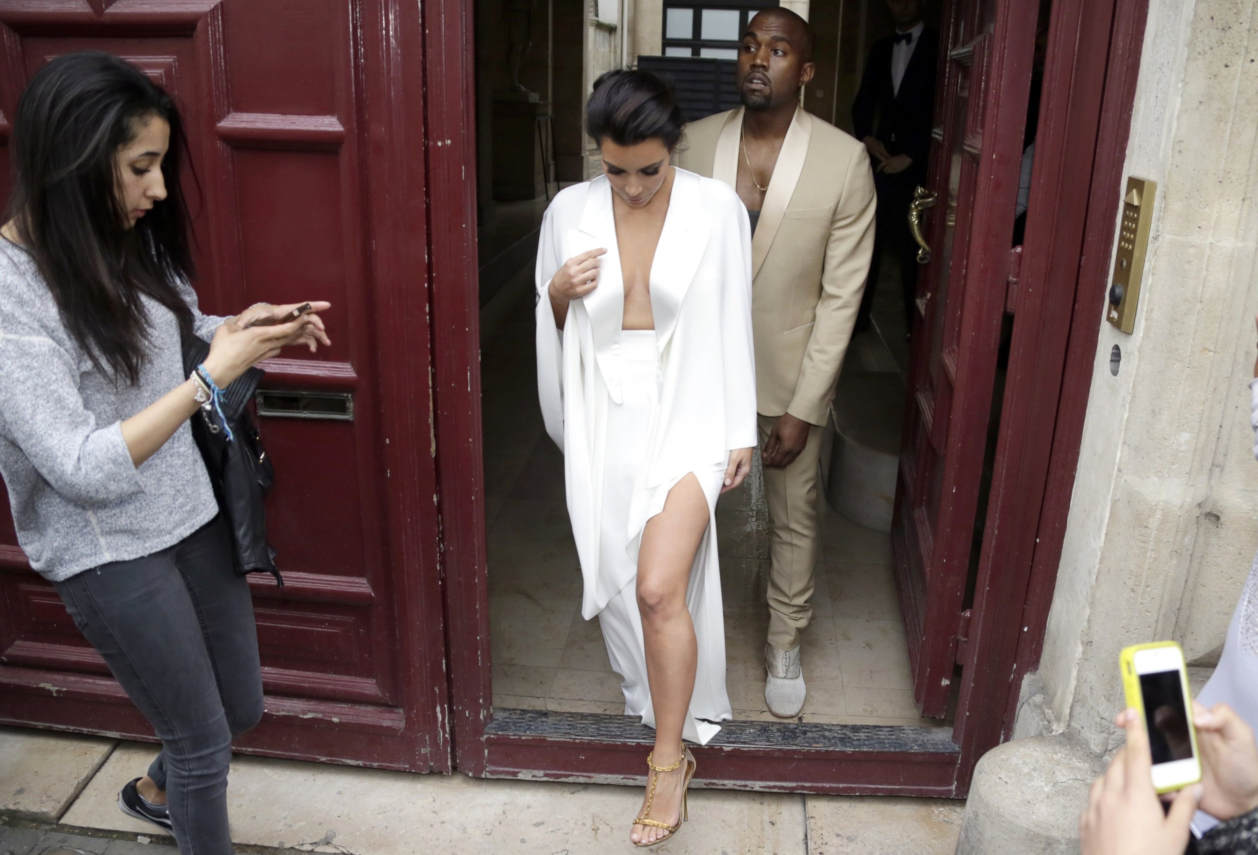 PHOTO: Kim Kardashian and Kanye West leave their residence in Paris, May 23, 2014, ahead of their wedding.