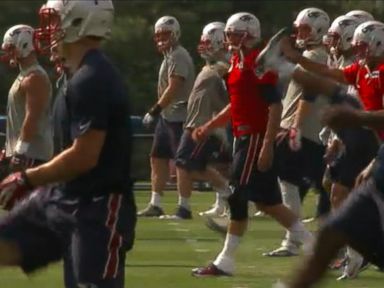 VIDEO: A day after Tom Brady slammed an NFL decision keeping his suspension in place, Brady hits the practice field making his first appearance at Patriots training camp. 