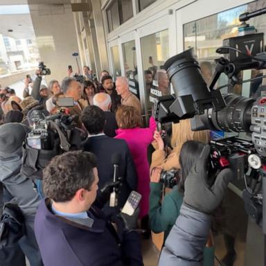 VIDEO: Security blocks Democratic lawmakers from entering Department of Education building