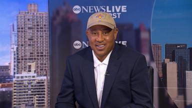 VIDEO: Knicks legend John Starks 'having a ball' at courtside games