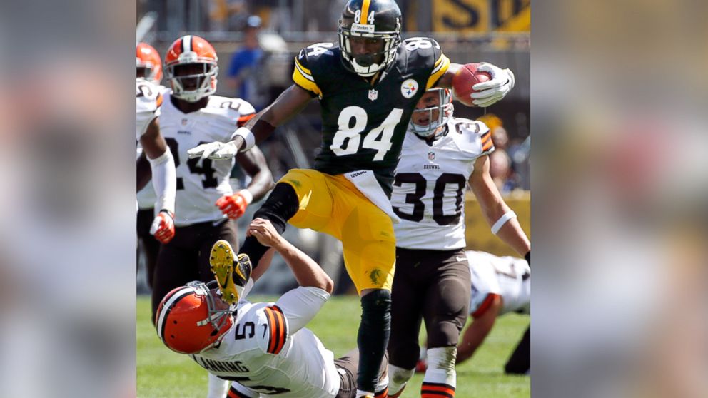 Pittsburgh Steelers Antonio Brown (84) kicks Cleveland Browns punter Spencer Lanning as he jumps while returning a punt in the second quarter of the NFL football game, Sept. 7, 2014, in Pittsburgh.