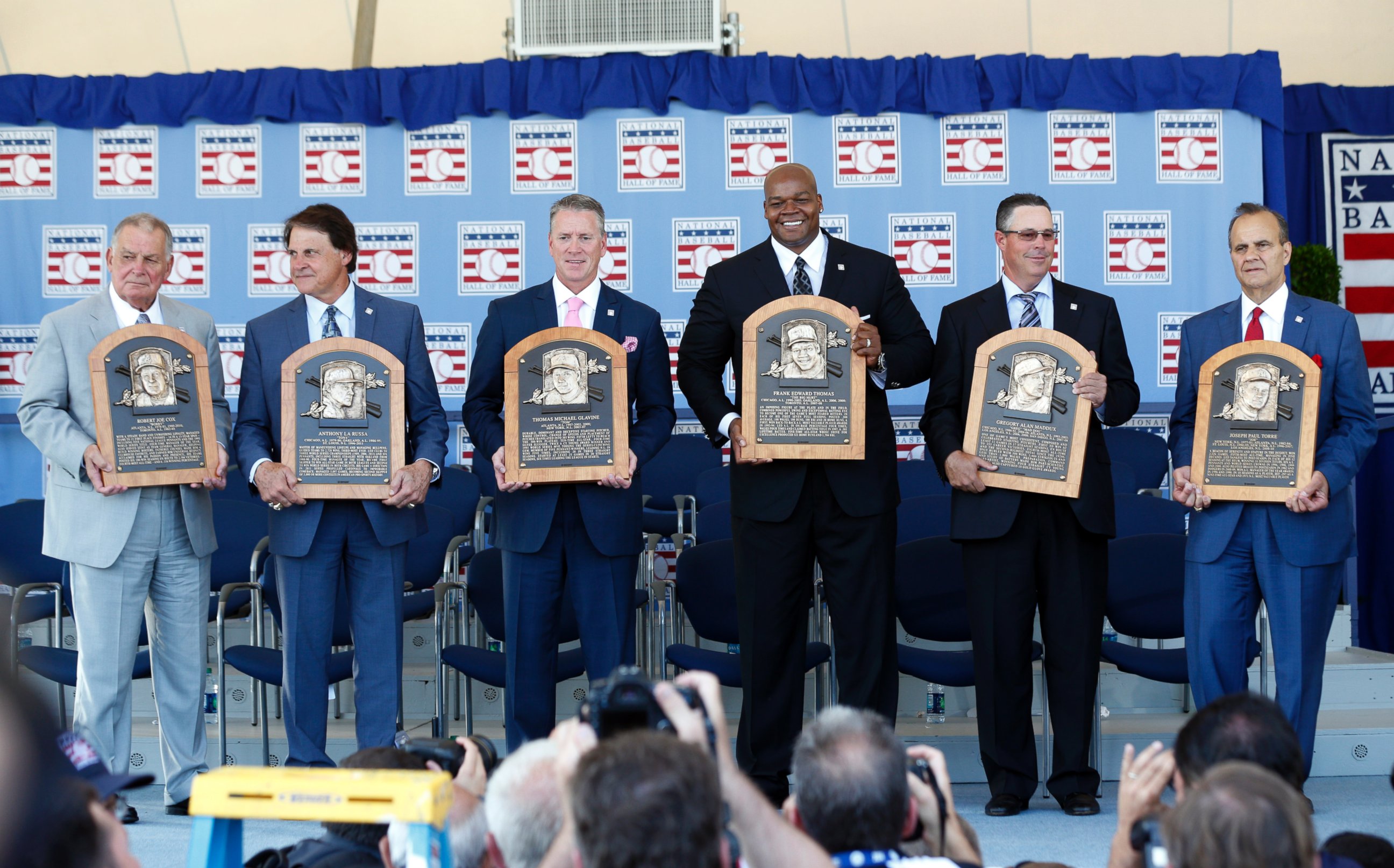 PHOTO: National Baseball Hall of Fame inductees, from left,  Bobby Cox, Tony La Russa, Tom Glavine, Frank Thomas, Greg Maddux and Joe Torre hold their plaques after their induction ceremony, July 27, 2014, in Cooperstown, N.Y.