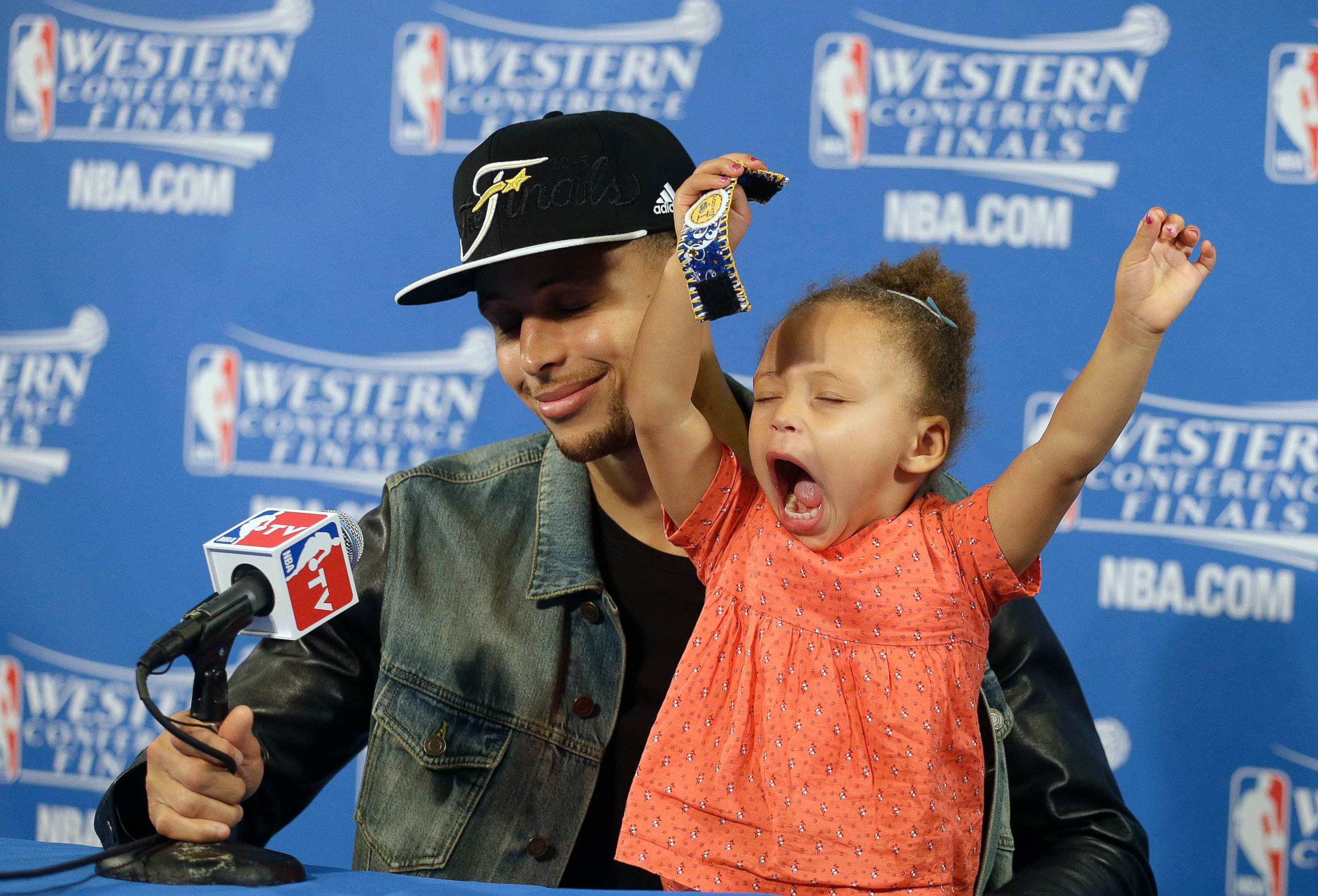 PHOTO: Golden State Warriors guard Stephen Curry is joined by his daughter Riley at a news conference after Game 5 of the NBA basketball Western Conference finals against the Houston Rockets in Oakland, Calif., May 27, 2015.