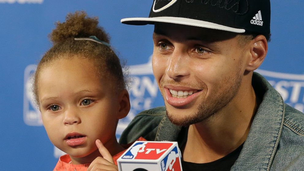 PHOTO: Golden State Warriors guard Stephen Curry speaks with his daughter Riley at a news conference after Game 5 of the NBA basketball Western Conference finals against the Houston Rockets in Oakland, Calif., May 27, 2015.
