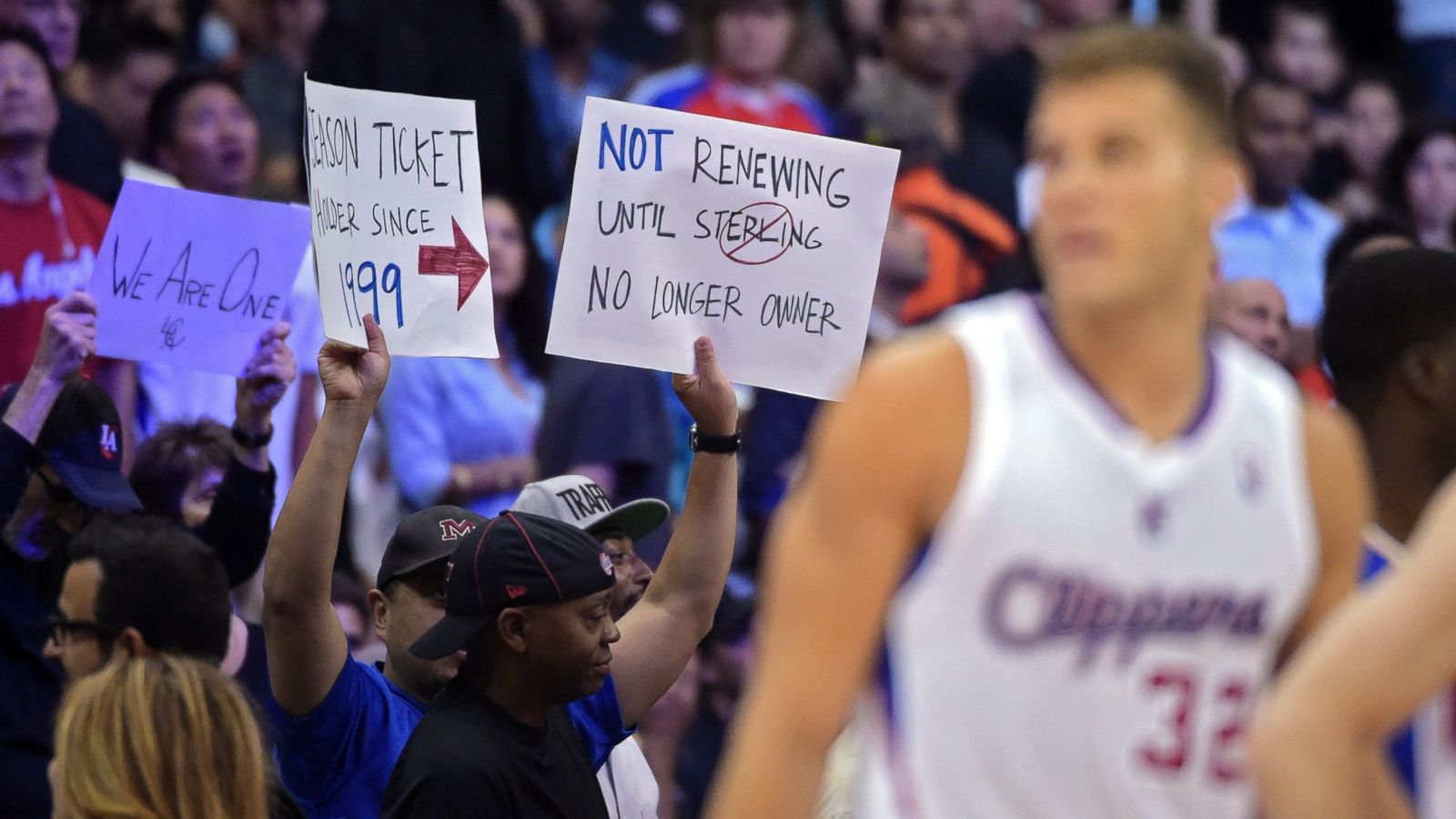 Clippers stage jersey protest amid Donald Sterling controversy