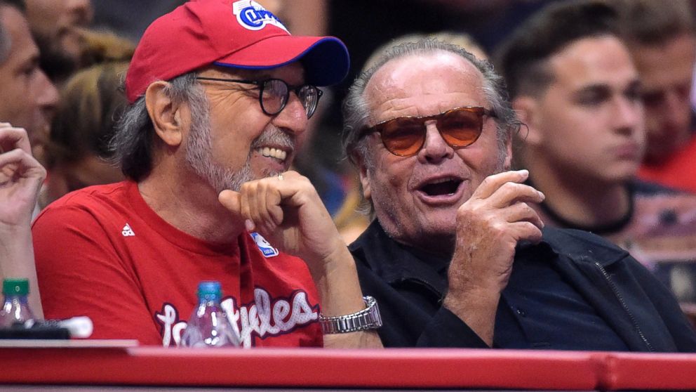 PHOTO: Actor Jack Nicholson, right, and producer James L. Brooks watch the Los Angeles Clippers play the Oklahoma City Thunder, May 15, 2014 in Los Angeles.
