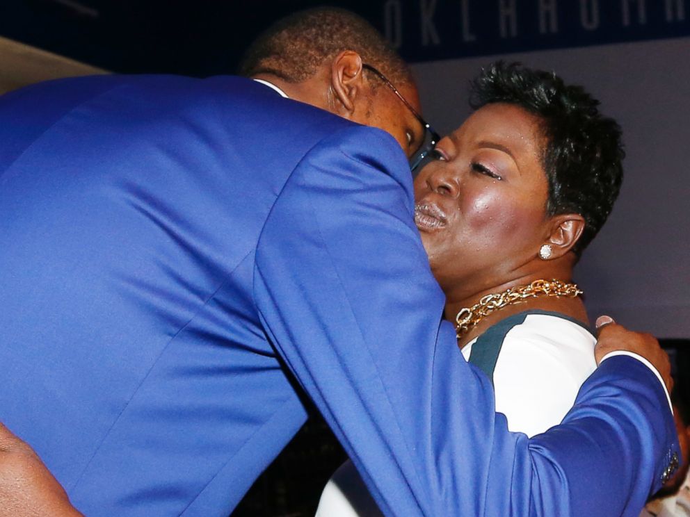 PHOTO: Oklahoma City Thunder's Kevin Durant, left, embraces his mother, Wanda Pratt, right, following the news conference to announce that Durant is the winner of the 2013-14 Kia NBA Basketball Most Value Player Award in Oklahoma City,  May 6, 2014.