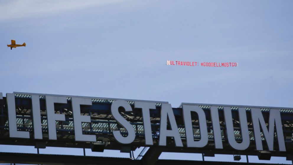 PHOTO: A plane pulls a banner over MetLife Stadium while teams warm up before an NFL football game between the New York Giants and the Arizona Cardinals, Sept. 14, 2014, in East Rutherford, N.J.