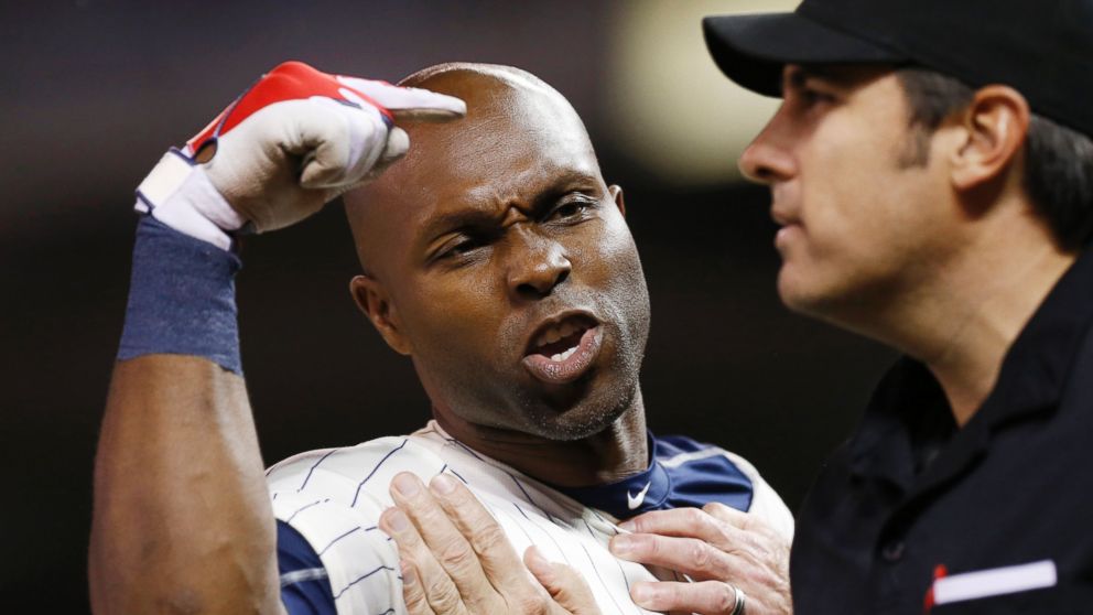 Torii Hunter throws jersey on the field in spectacular tantrum