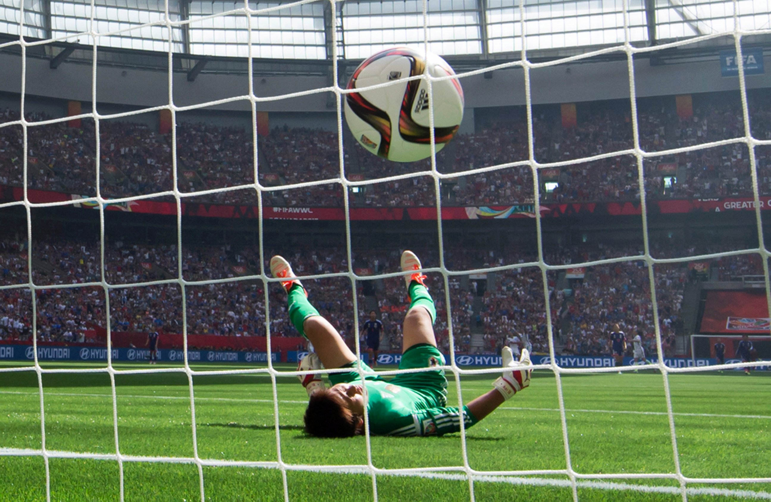 PHOTO: Japan goalkeeper Ayumi Kaihori is unable to get a third goal by United States' Carli Lloyd during the first half of the FIFA Women's World Cup soccer championship in Vancouver, British Columbia, Canada, July 5, 2015.