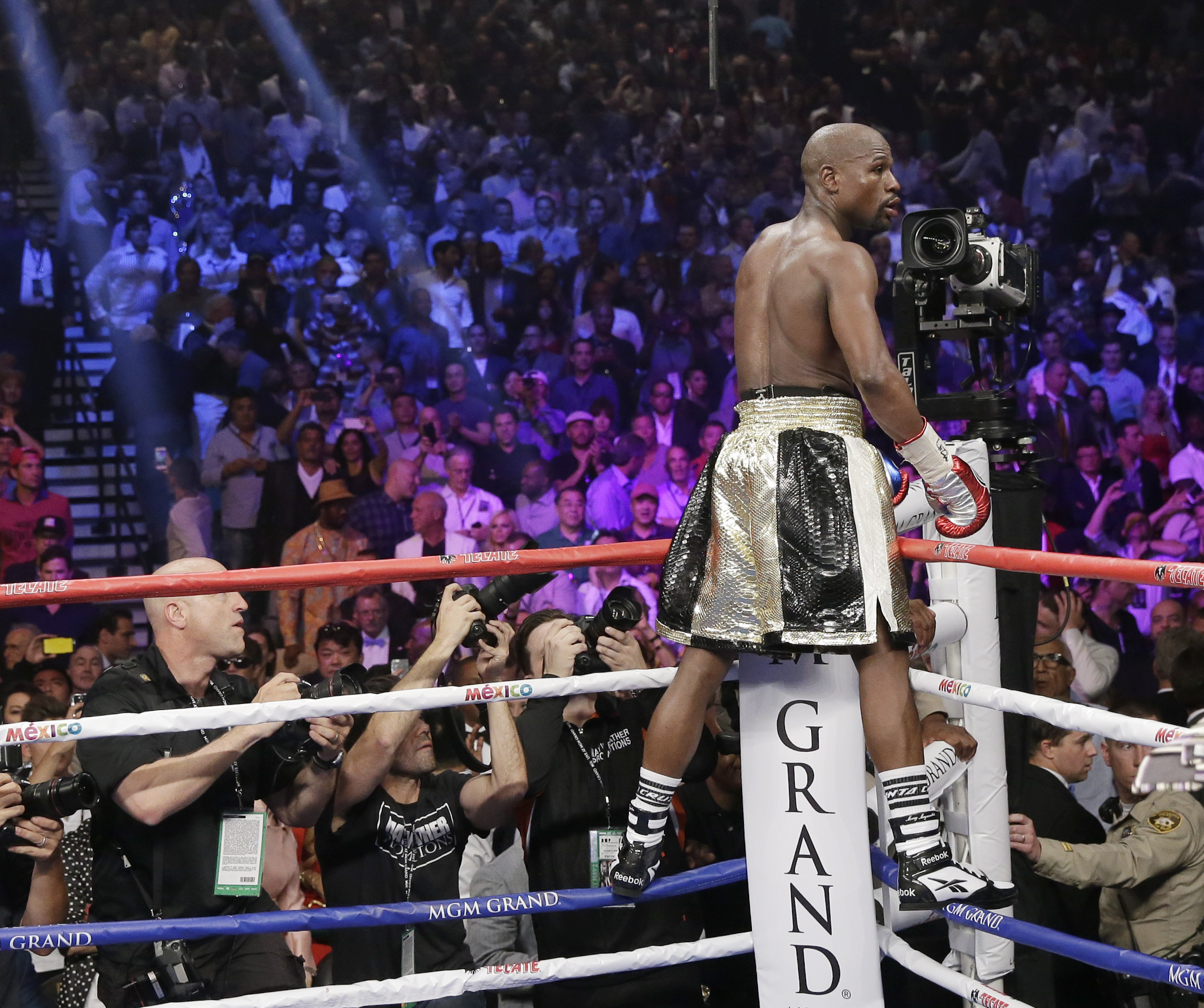 PHOTO: Floyd Mayweather Jr., reacts on his corner after the welterweight title fight against  Manny Pacquiao, from the Philippines, on Saturday, May 2, 2015 in Las Vegas. 