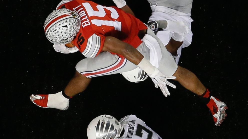 Piscataway, New Jersey, USA. 24th Oct, 2015. Ohio State's running back Ezekiel  Elliott (15) in the second half during NCAA football action between the Ohio  State Buckeyes and the Rutgers Scarlet Knights