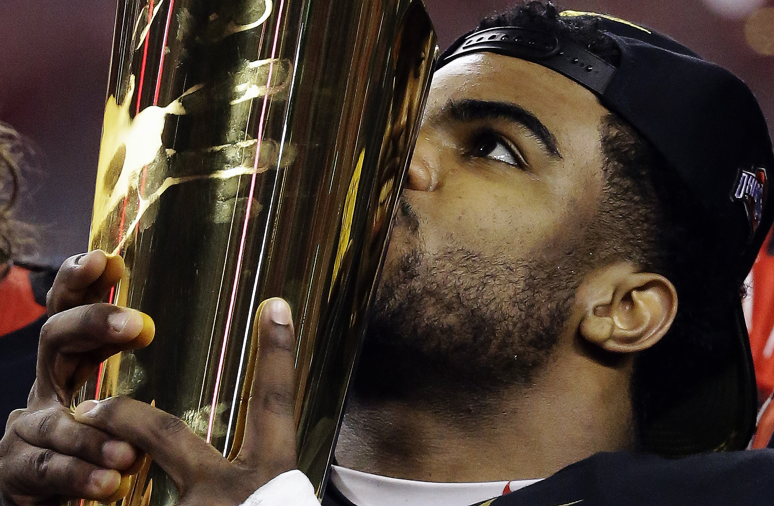PHOTO: Ohio State running back Ezekiel Elliott kisses the championship trophy after the NCAA college football playoff championship game against Oregon, Jan. 12, 2015, in Arlington, Texas.