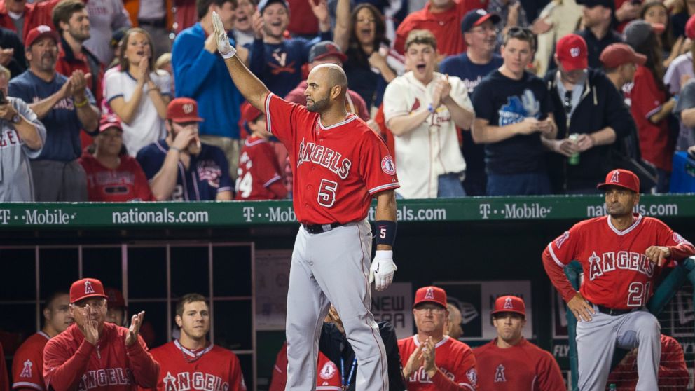 Pujols welcomed by thousands of Angels fans