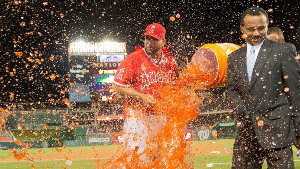 PHOTO: Los Angeles Angels Albert Pujols is showered with a buckle of Gatorade by his teammates during an on on-air interview, April 22, 2014 in Washington.
