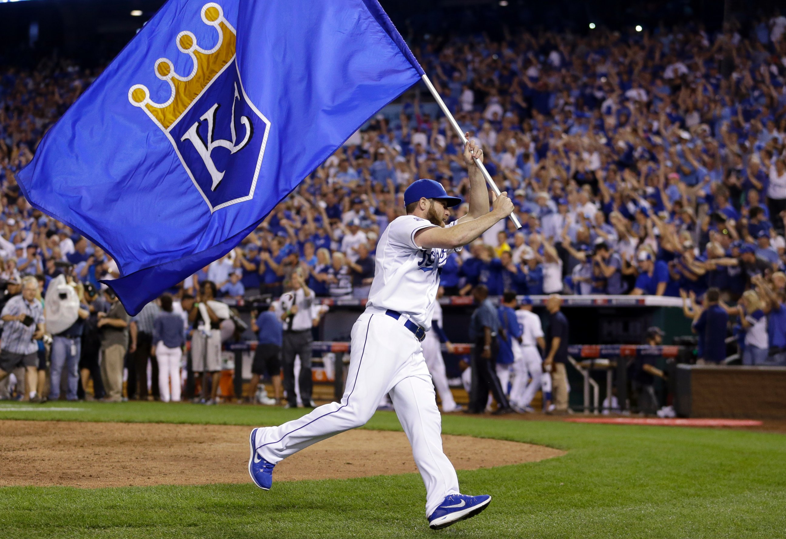 PHOTO: Kansas City Royals' Greg Holland celebrates after the Royals' 9-8 victory over the Oakland Athletics, Sept. 30, 2014, in Kansas City, Mo.