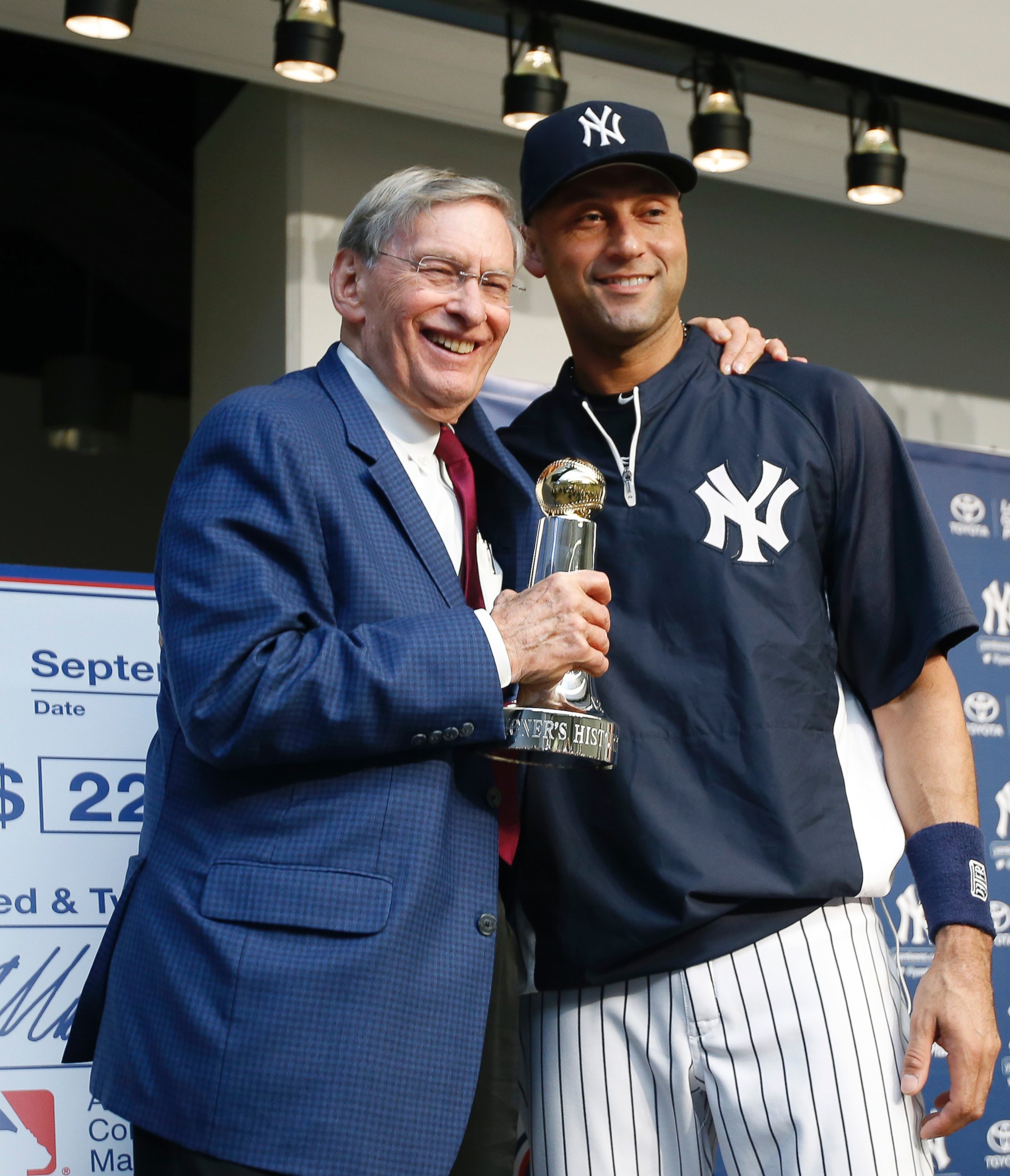 PHOTO: From left, Major League Baseball Commissioner Bud Selig poses with Derek Jeter 