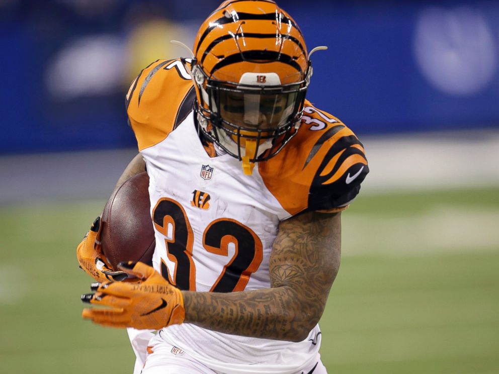 PHOTO: Cincinnati Bengals running back Jeremy Hill runs with the ball during the first half of an NFL wildcard playoff football game against the Indianapolis Colts Sunday, Jan. 4, 2015, in Indianapolis. 