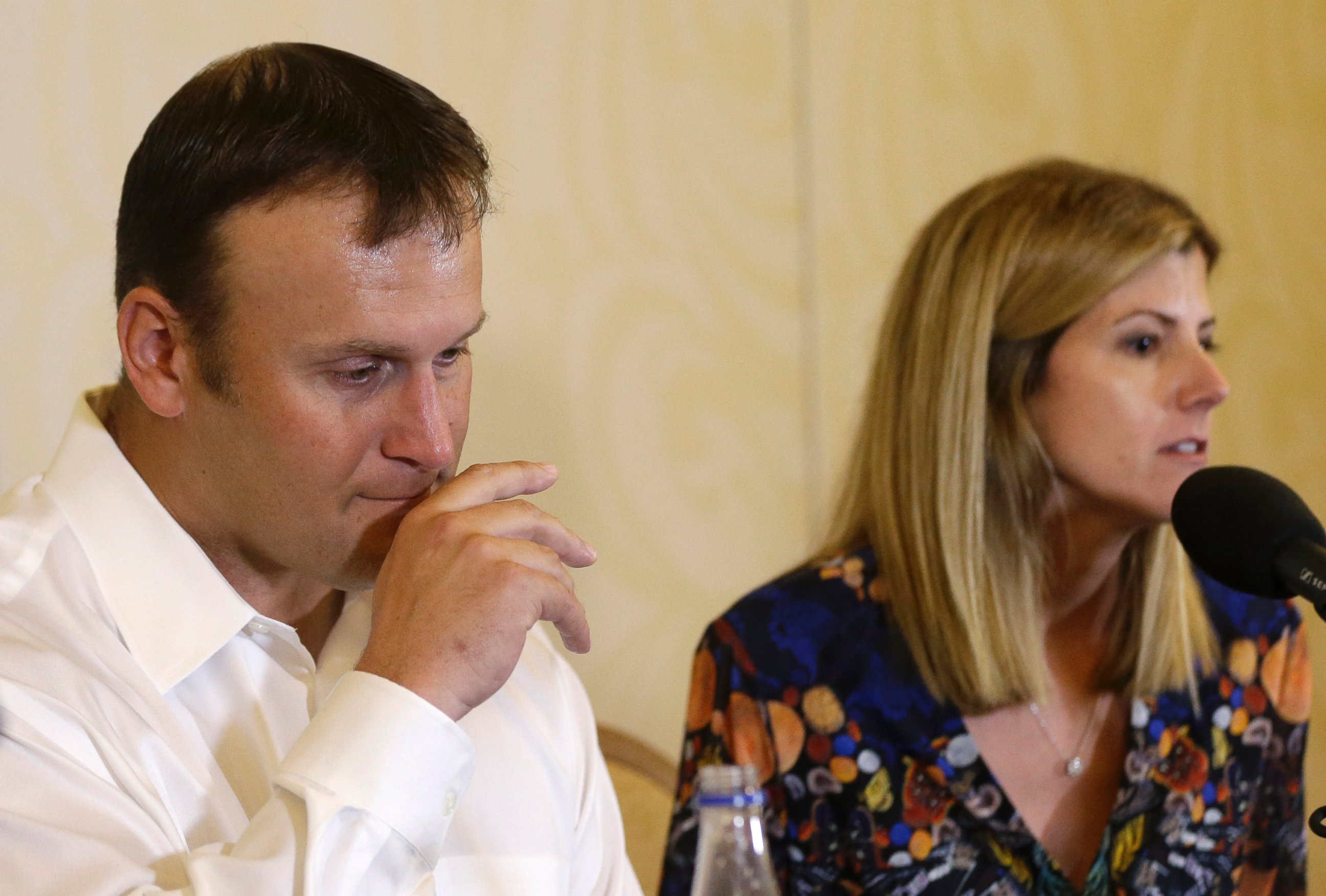 PHOTO: Former Miami Dolphins fullback Rob Konrad, left, listens while his wife Tammy, right, responds to a question during a news conference, Jan. 12, 2015, in Plantation, Fla. 