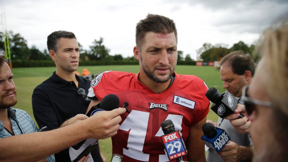 Tebow strong in final bid to make Eagles