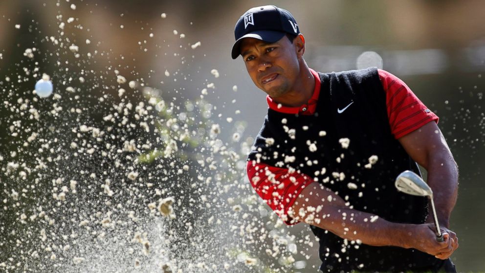 PHOTO: Tiger Woods on the third hole during the final round of the Chevron World Challenge golf tournament.