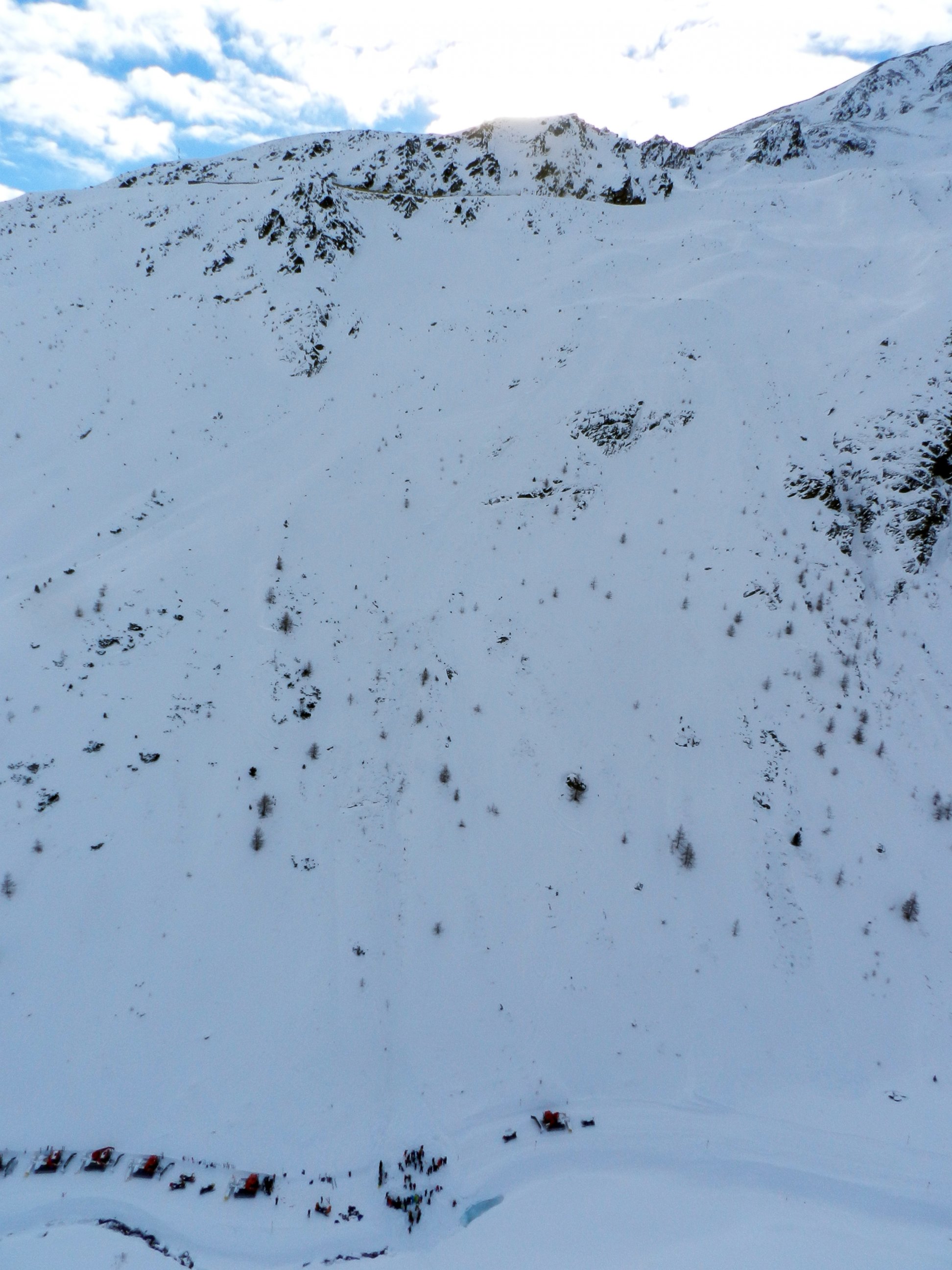 PHOTO: Picture shows the descent of an Avalanche in the district of Soelden, Tyrola, Austria, Jan. 5, 2015. 