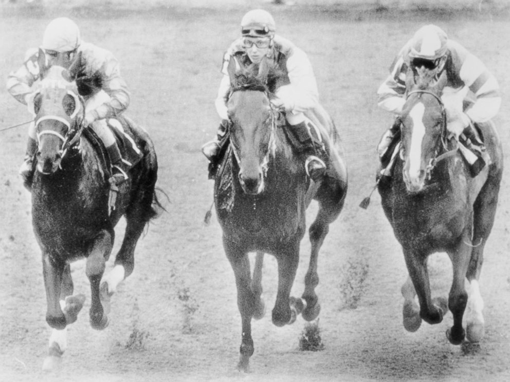 PHOTO: Riding "Bridle 'N Bit", Diane Crump, center, keeps right up with Mike Sorentino, left, and Craig Perret during the seventh race at Hialeah.